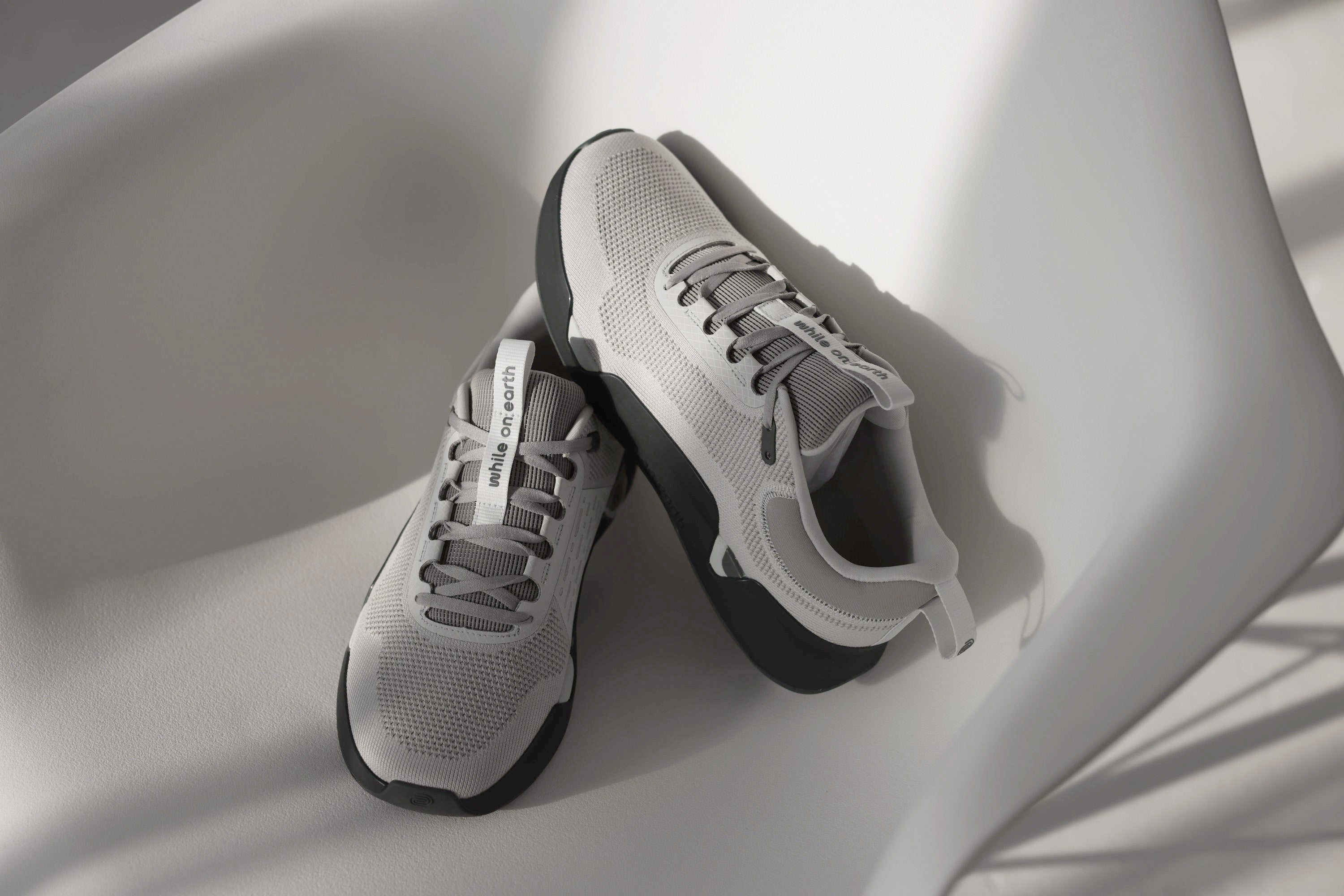 WHILE ON EARTH | Move Trainer Grey/Shadow