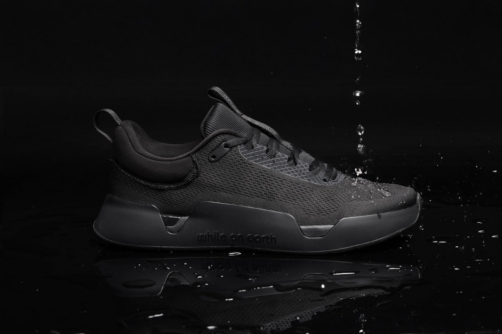 WHILE ON EARTH | Move Trainer Black HydroKnit