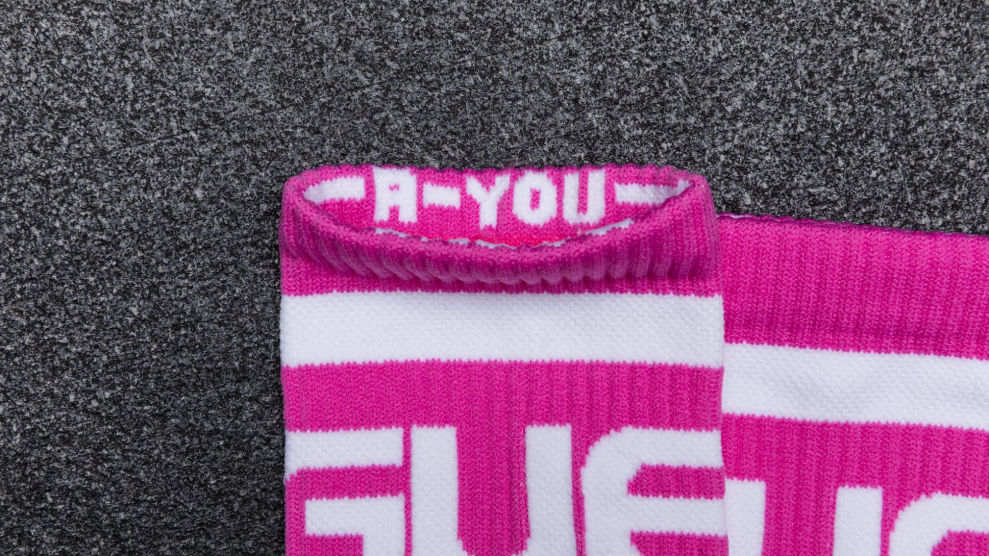 ROGUE | Muñequeras Pink/White