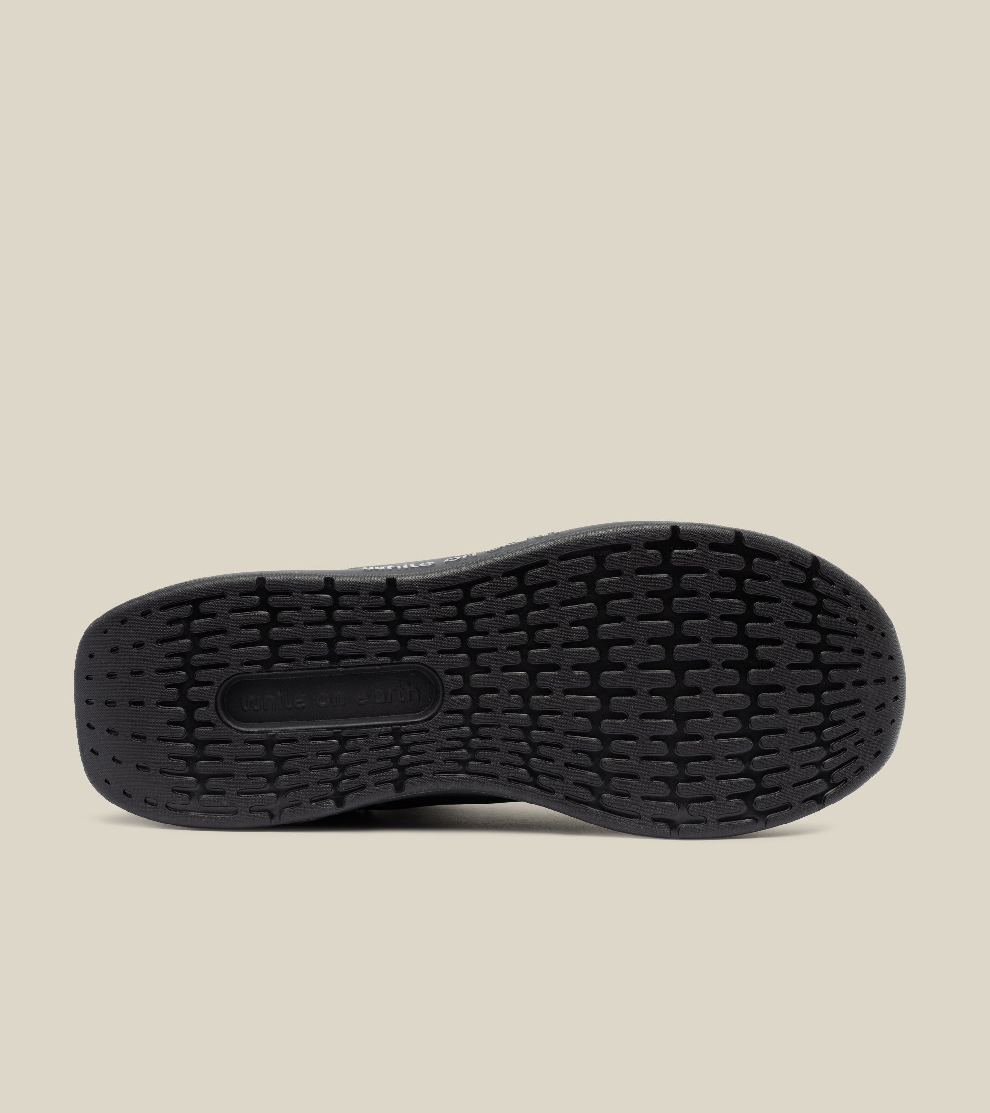 WHILE ON EARTH | Move Trainer Black HydroKnit