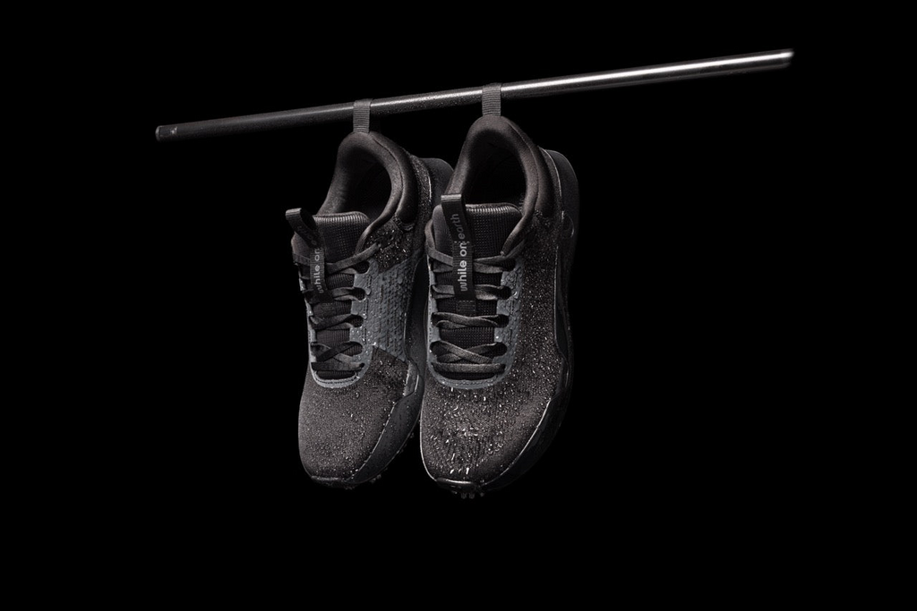 WHILE ON EARTH | Move Trainer Black HydroKnit