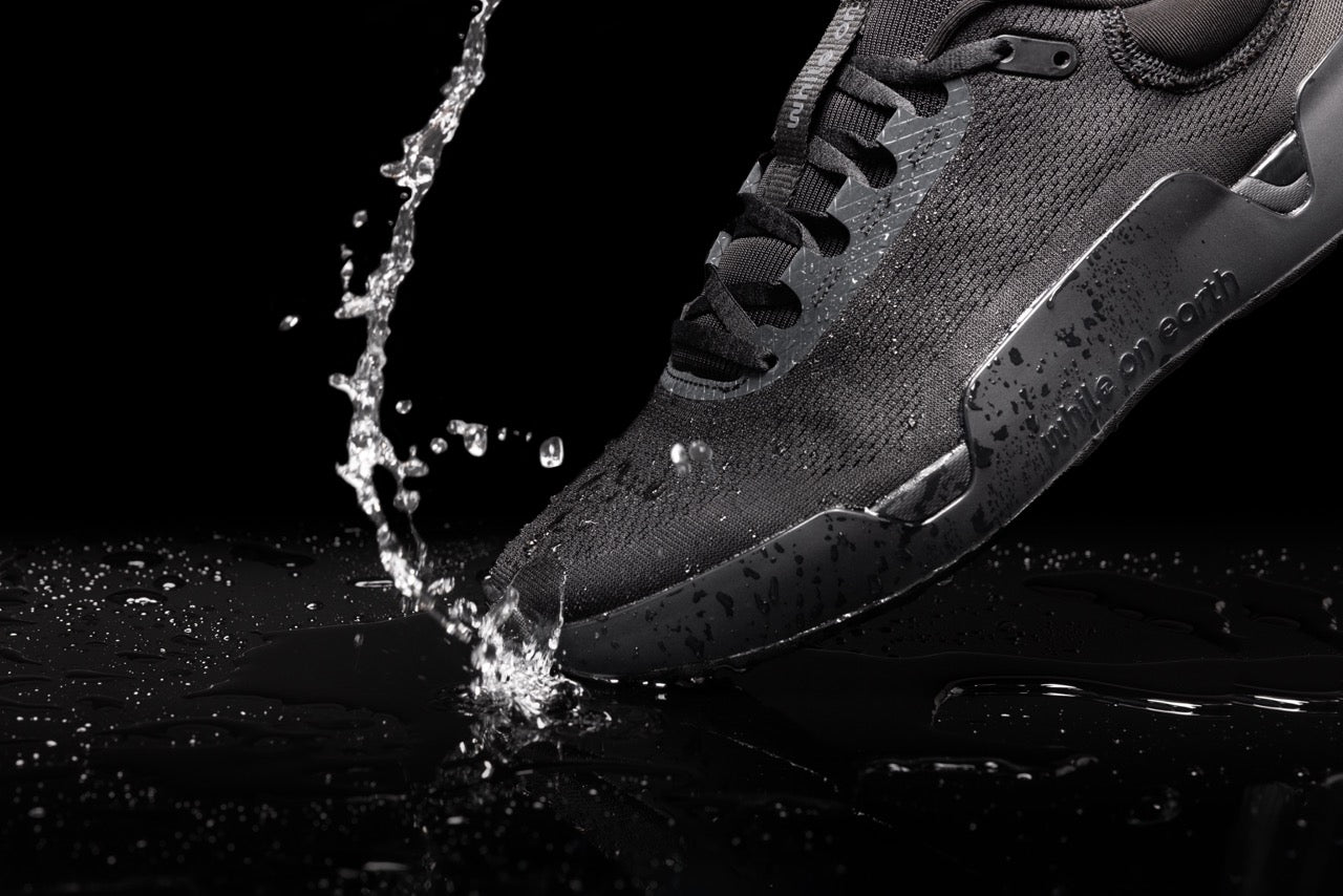 WHILE ON EARTH | Move Trainer Black HydroKnit