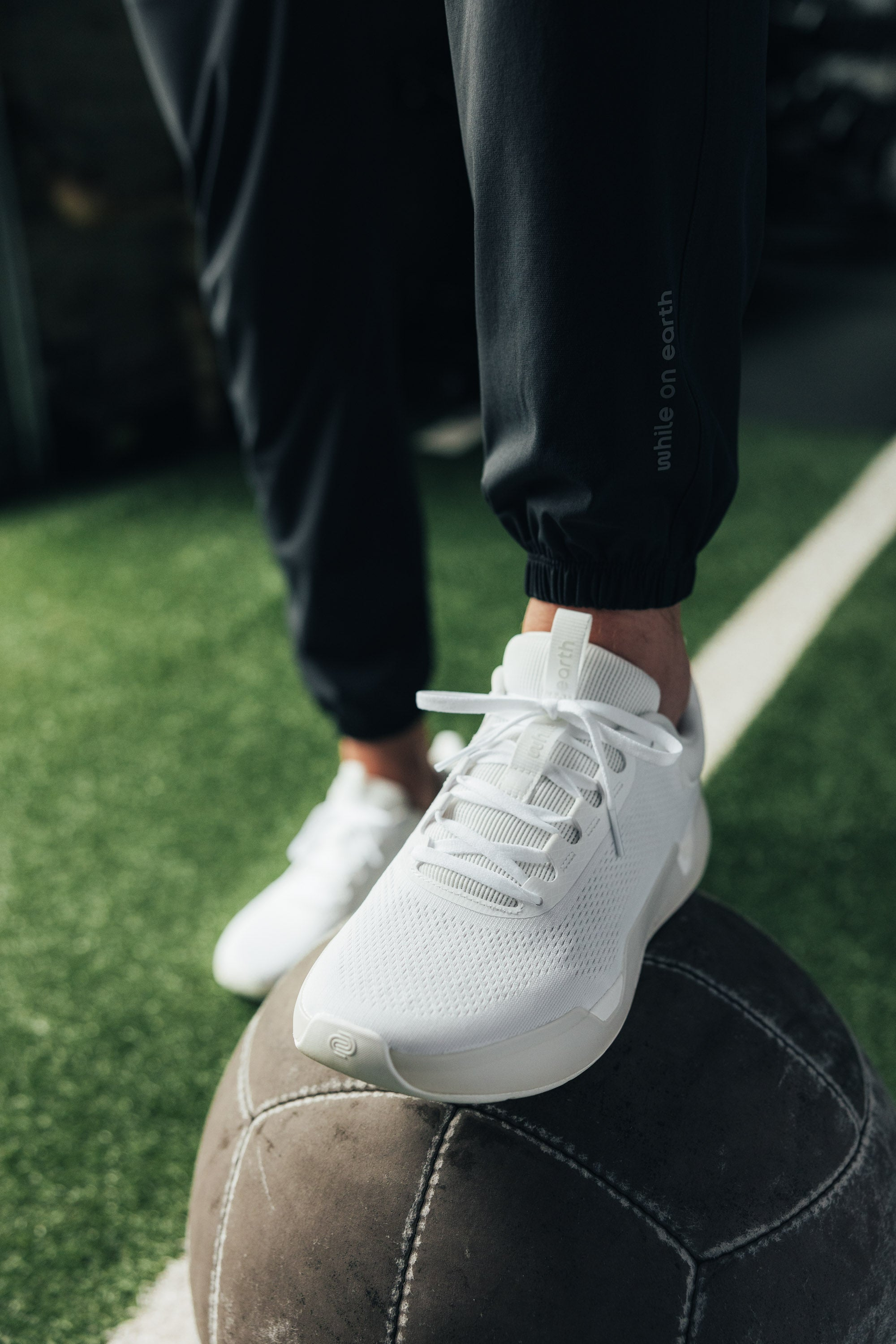 WHILE ON EARTH | Move Trainer White HydroKnit