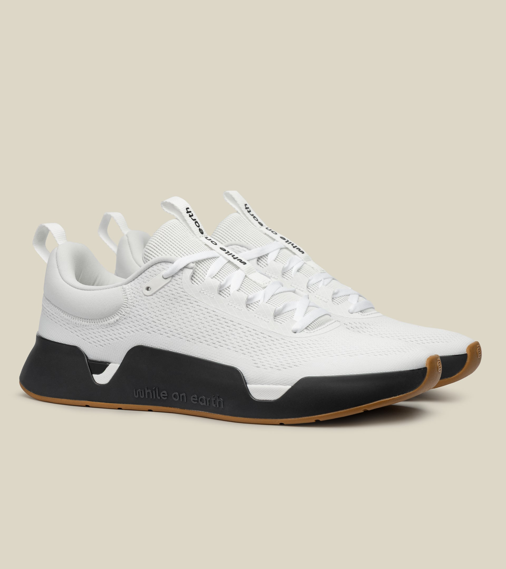 WHILE ON EARTH | Move Trainer White Black/Gum