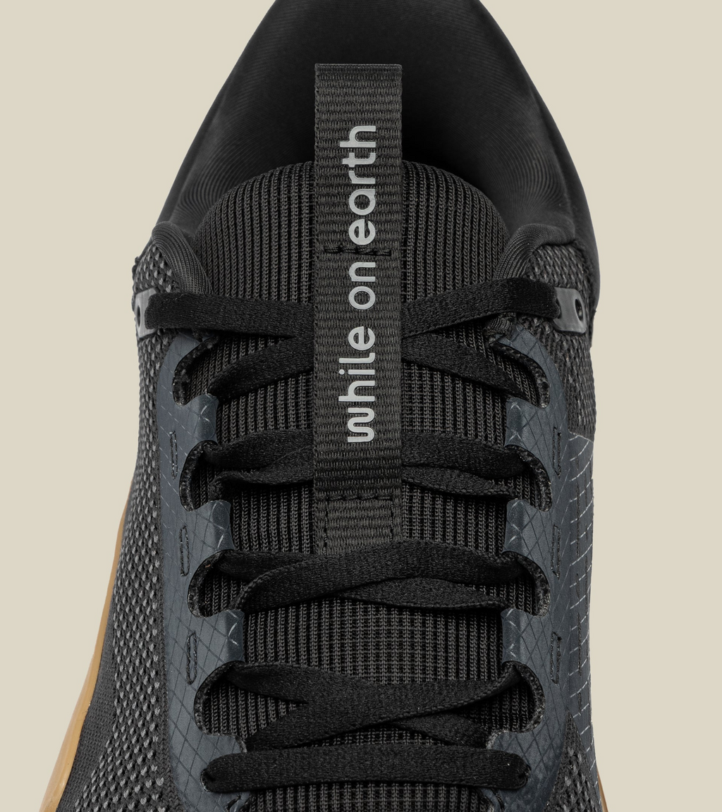 WHILE ON EARTH | Move Trainer Black/Gum