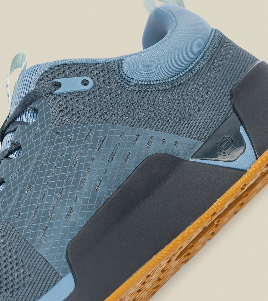 WHILE ON EARTH | Move Trainer Swell/Midnight