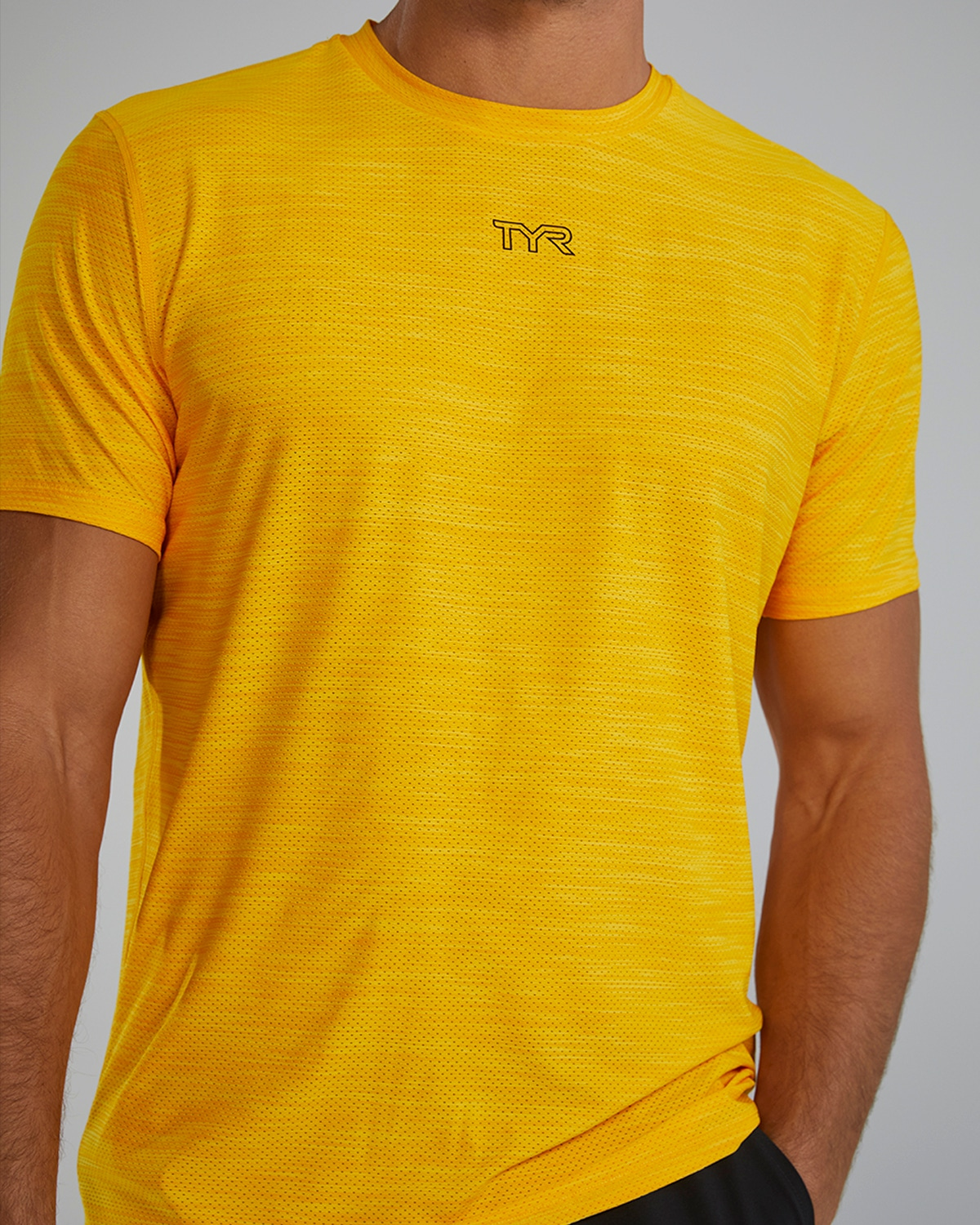 TYR | Playera Airtec Gold