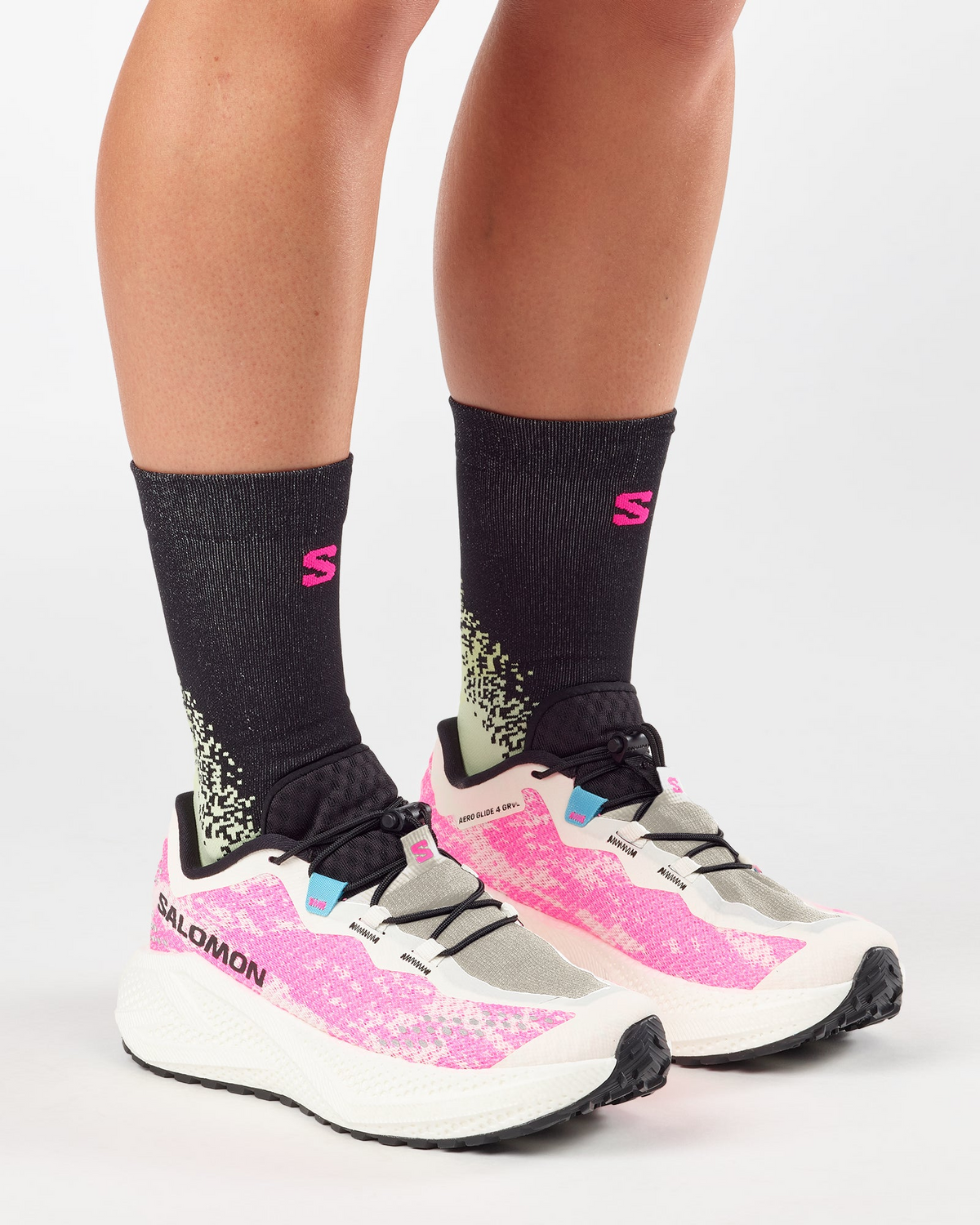 SALOMON | AERO GLIDE 4 GRVL Vanilla Ice / Knockout Pink / Black DE DAMA