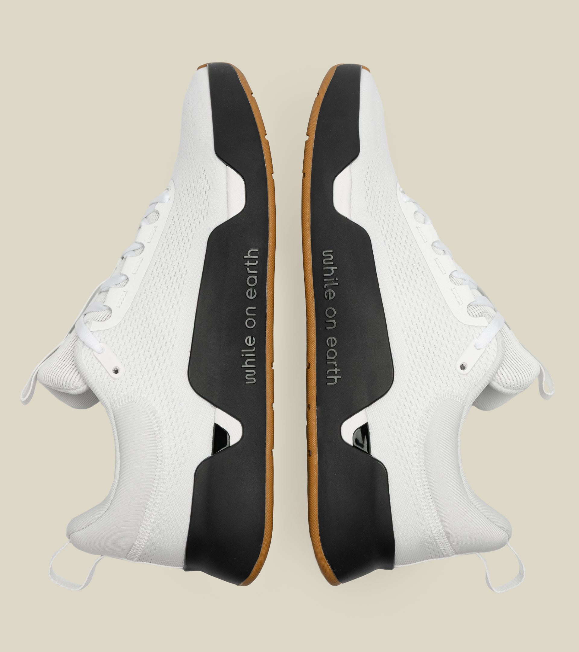 WHILE ON EARTH | Move Trainer White Black/Gum