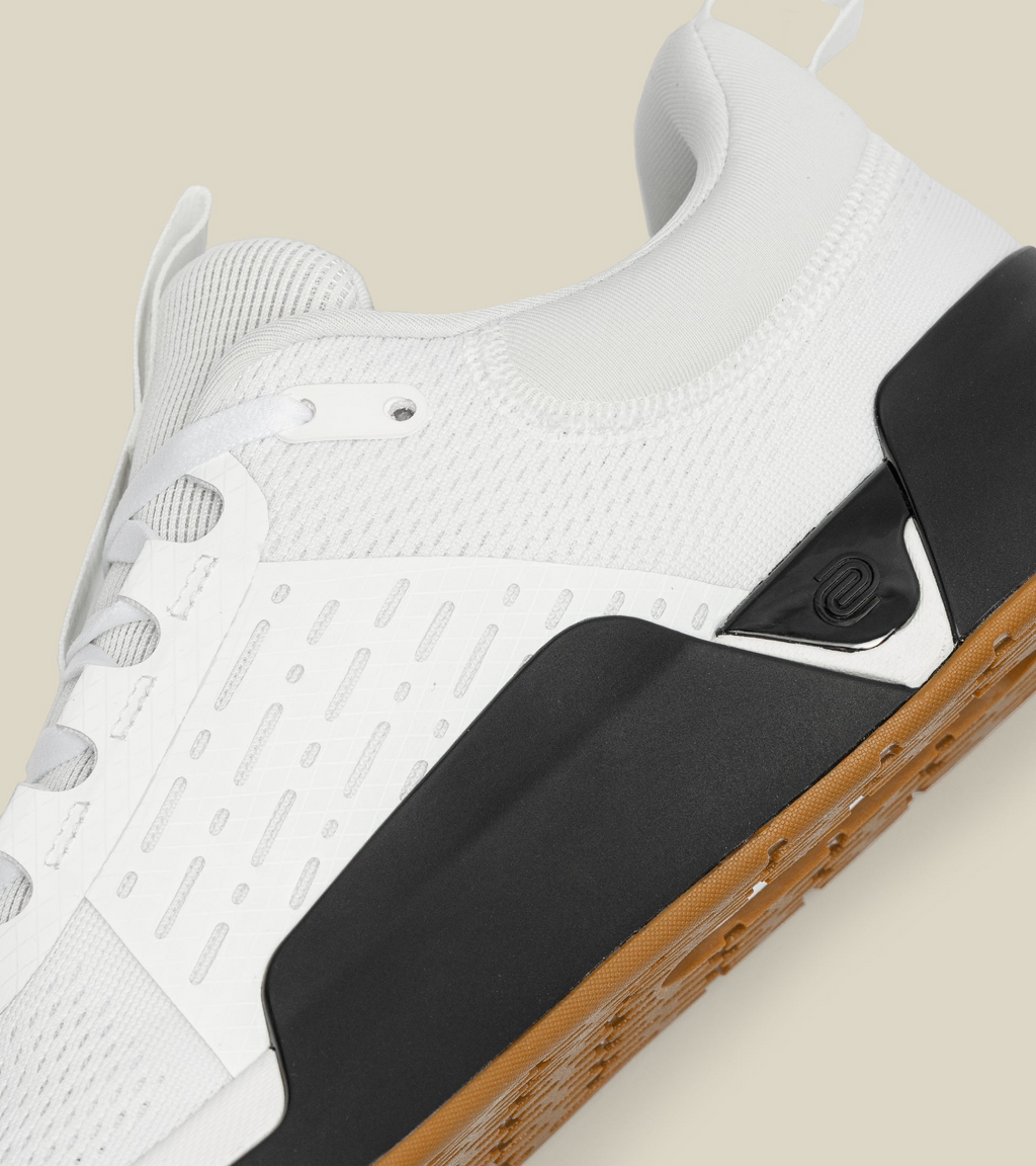 WHILE ON EARTH | Move Trainer White Black/Gum