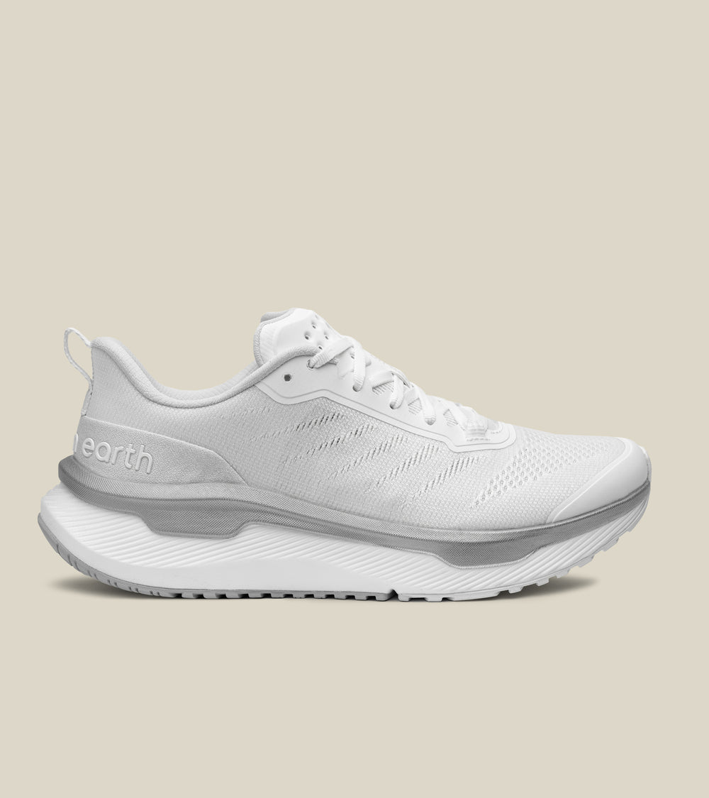 WHILE ON EARTH | Rhythm Runner White/White